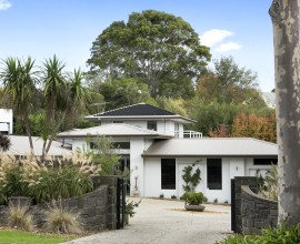 13_DaveysBayRd_FACADE_012