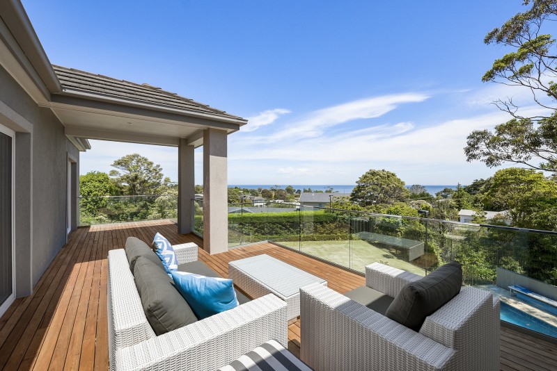 balcony with lounges