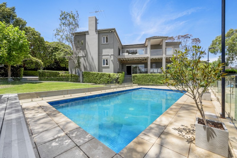 house with swimming pool