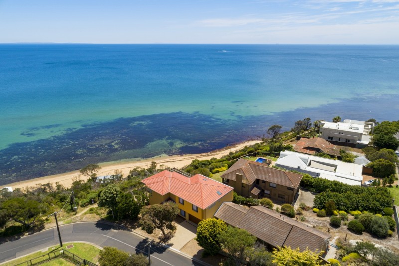 houses by ocean