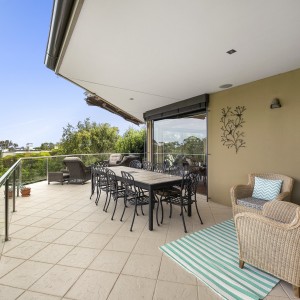 balcony with dining table