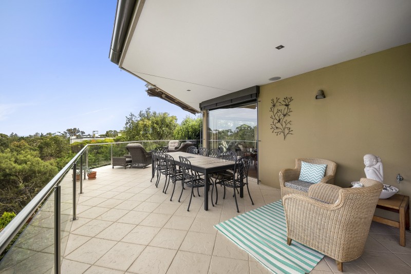 balcony with dining table