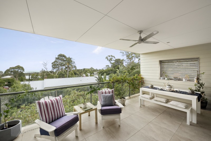 balcony with view over mountains