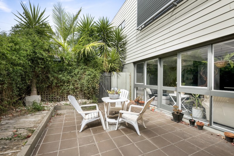 table and chairs on patio