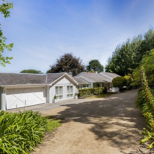 driveway to house