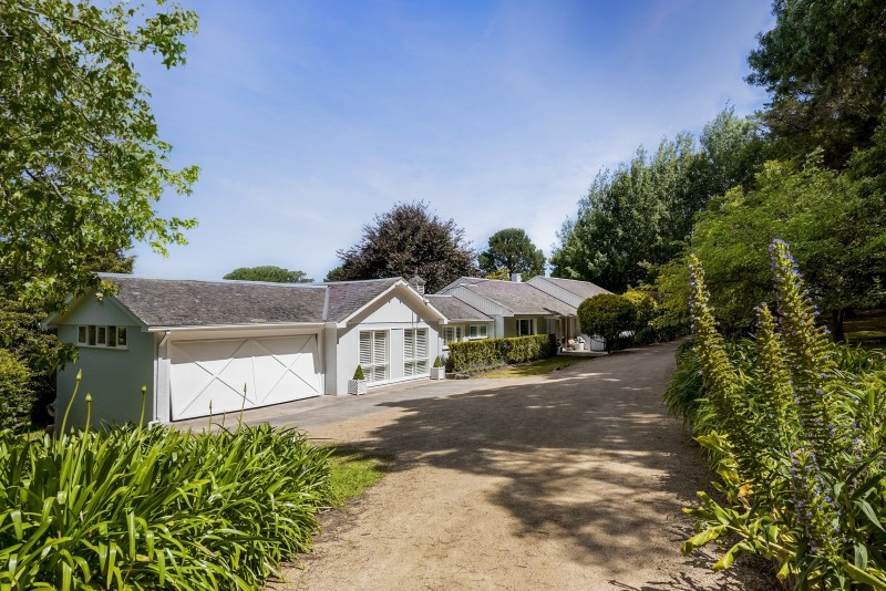 driveway to house