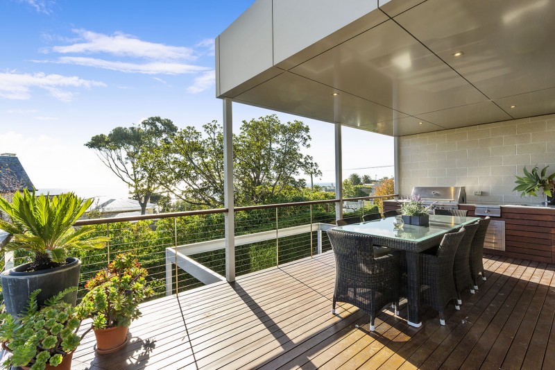 balcony with dining table