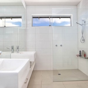 hires.22571-Bathroom