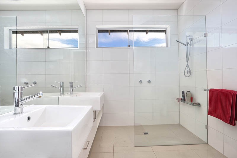 hires.22571-Bathroom