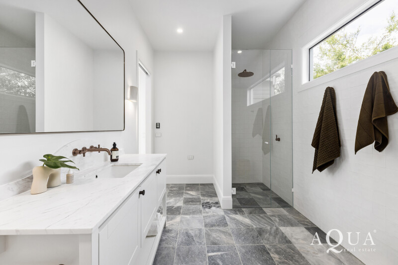 50_Roborough_Ave_042_V3