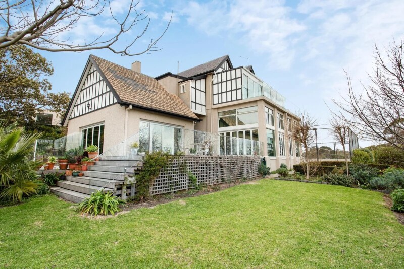 2020126765_14_1_251022_060955-w1600-h1067