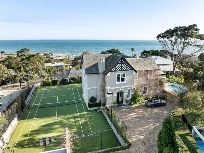 2020126765_16_1_251022_060955-w1600-h1198