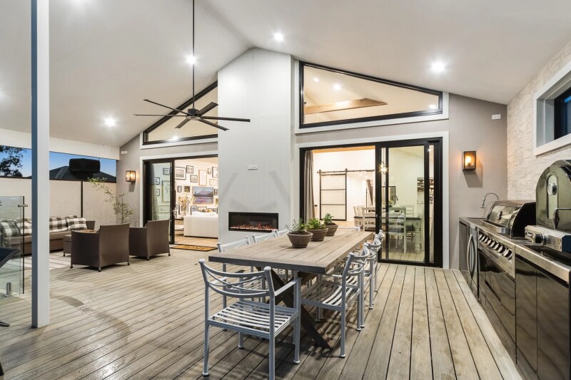 2019528077_14_1_240930_081219-w1920-h1280