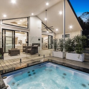 2019528077_18_1_240930_081219-w1920-h1280