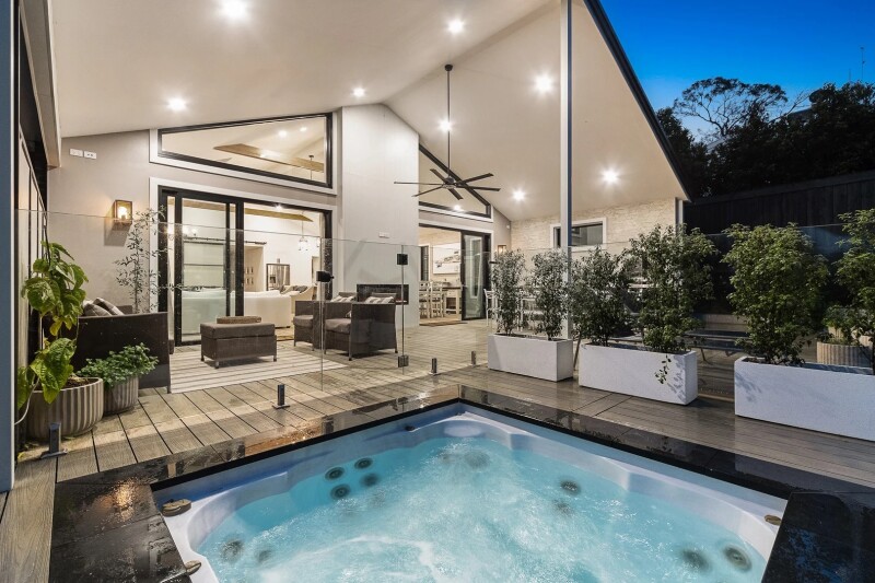 2019528077_18_1_240930_081219-w1920-h1280