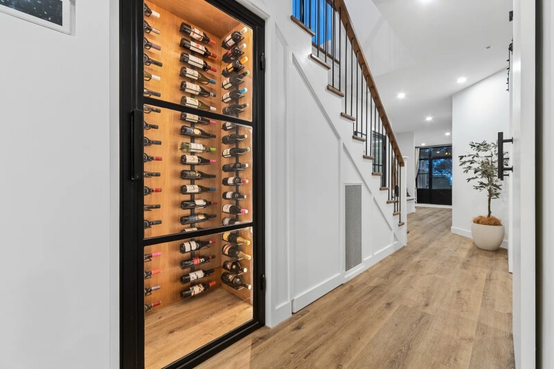 2019528077_3_1_240930_081219-w1920-h1280