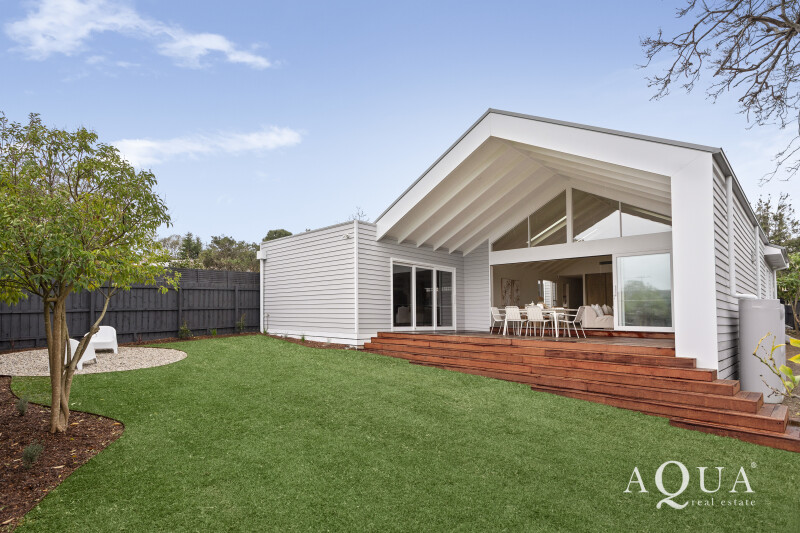 208_Mount_Eliza_Way_002