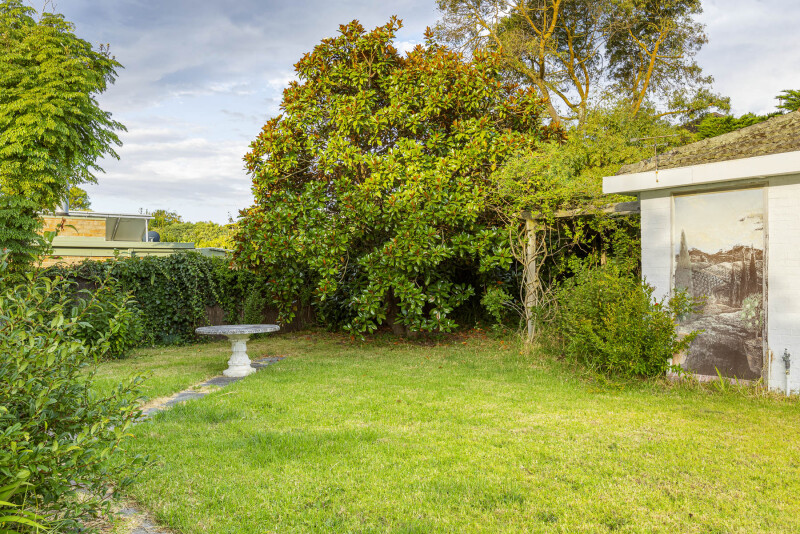 LIV240206_10Rosserdale_331